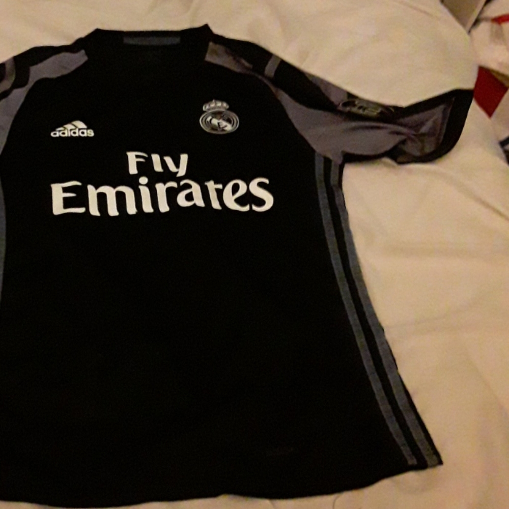 2016 away real Madrid jersey, and comes with some